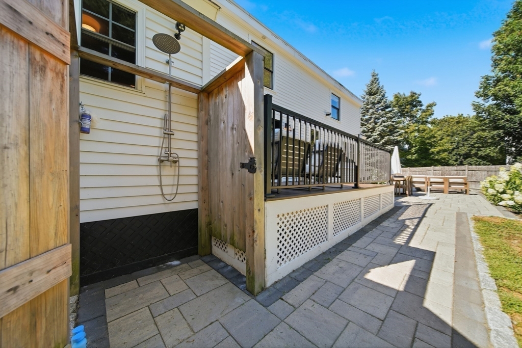 105 Bow St Property Photo 26