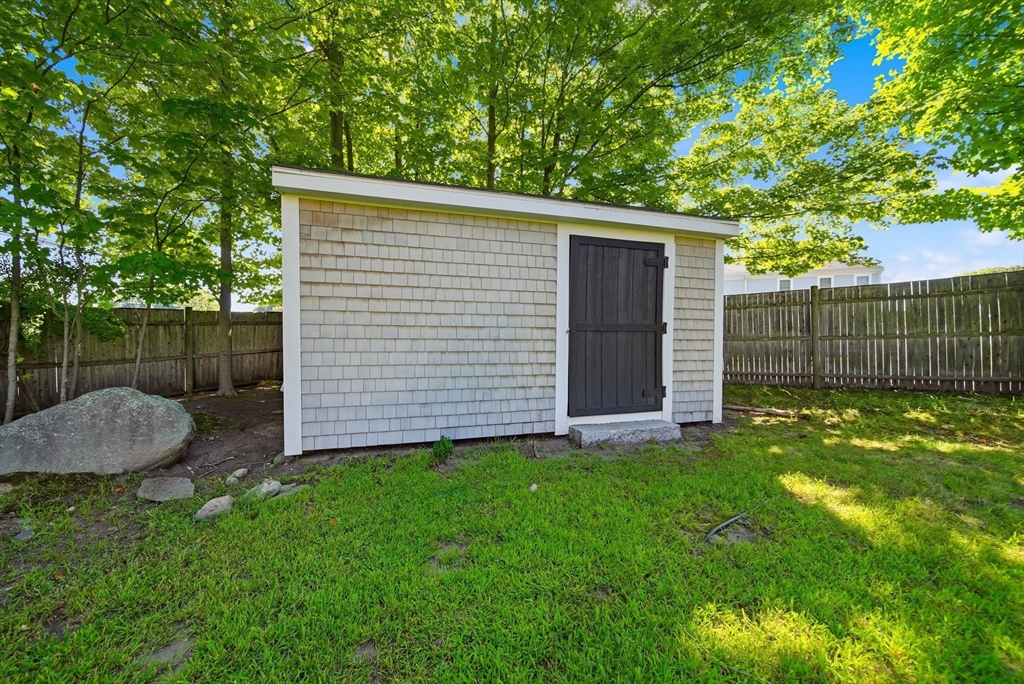 105 Bow St Property Photo 37