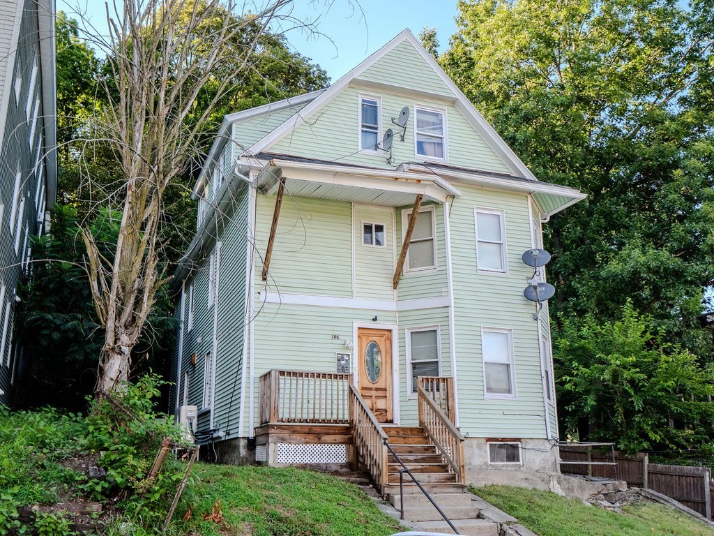 106 Illinois St Property Photo 1