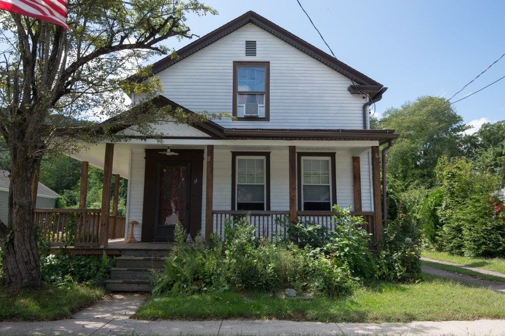11 Maple St Property Photo 1