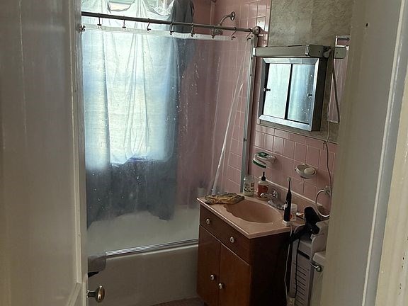 27 Irma Ave # 2 Property Photo 3