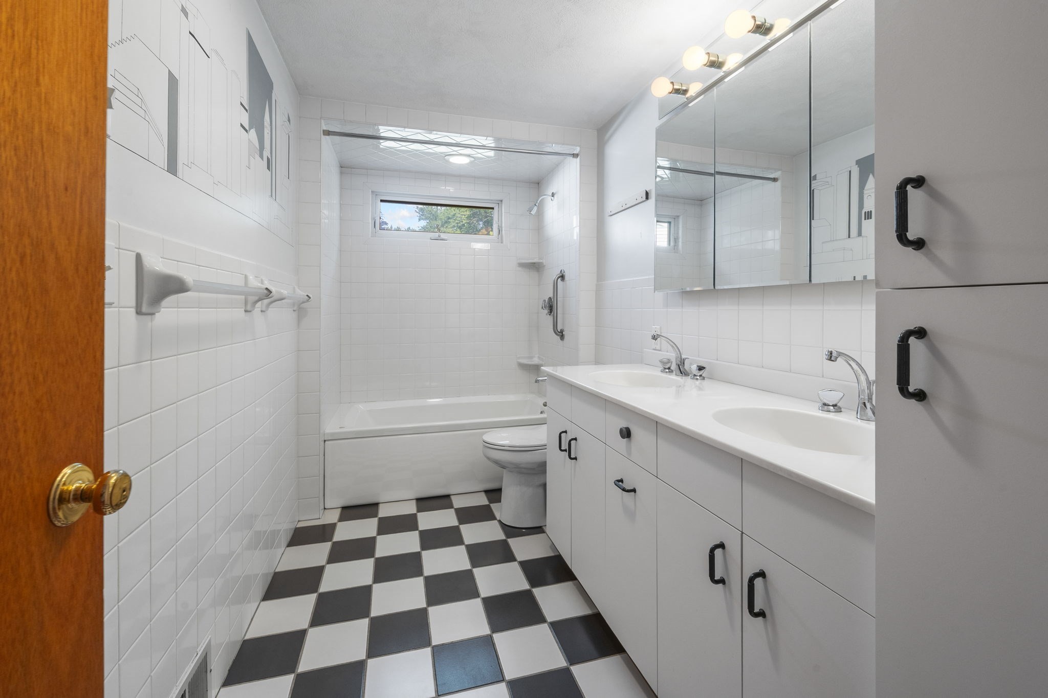 12 Third St Property Photo 11