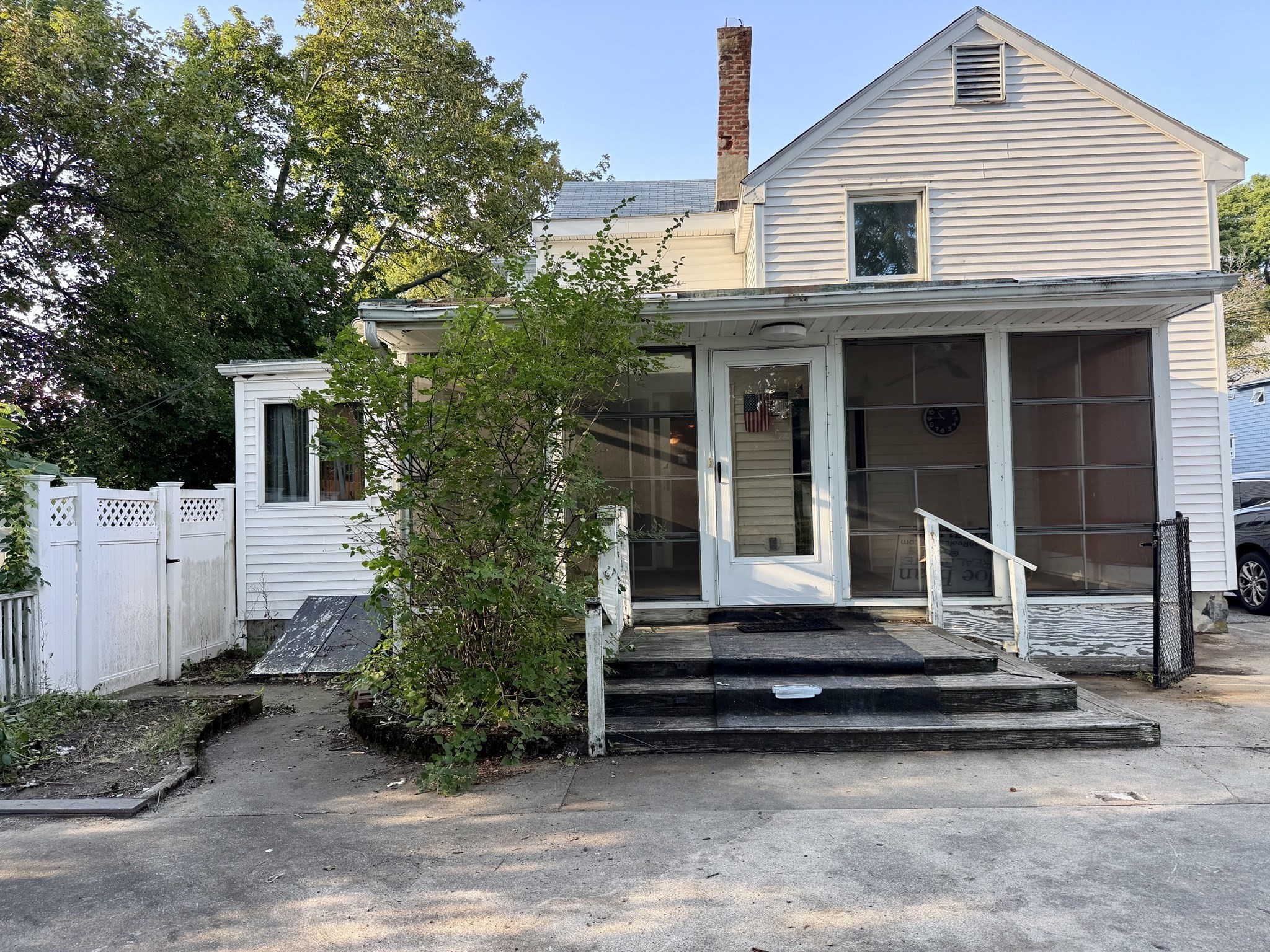 18 Flint Ave Property Photo 2