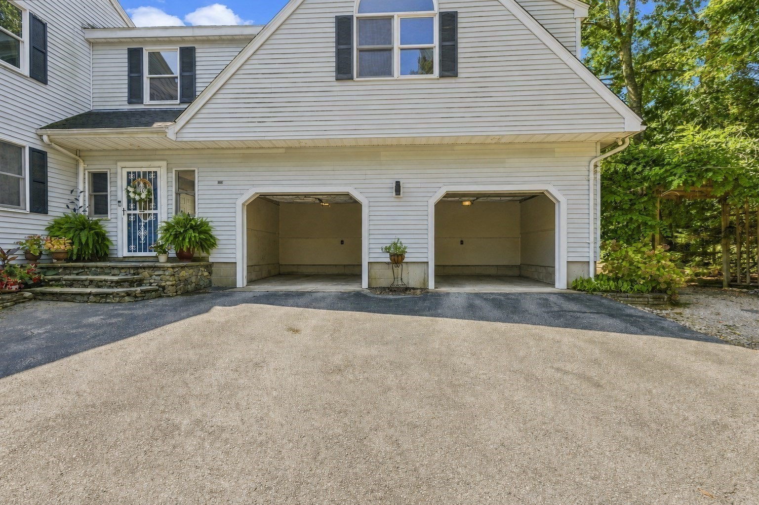 36 Pine Street Property Photo 4