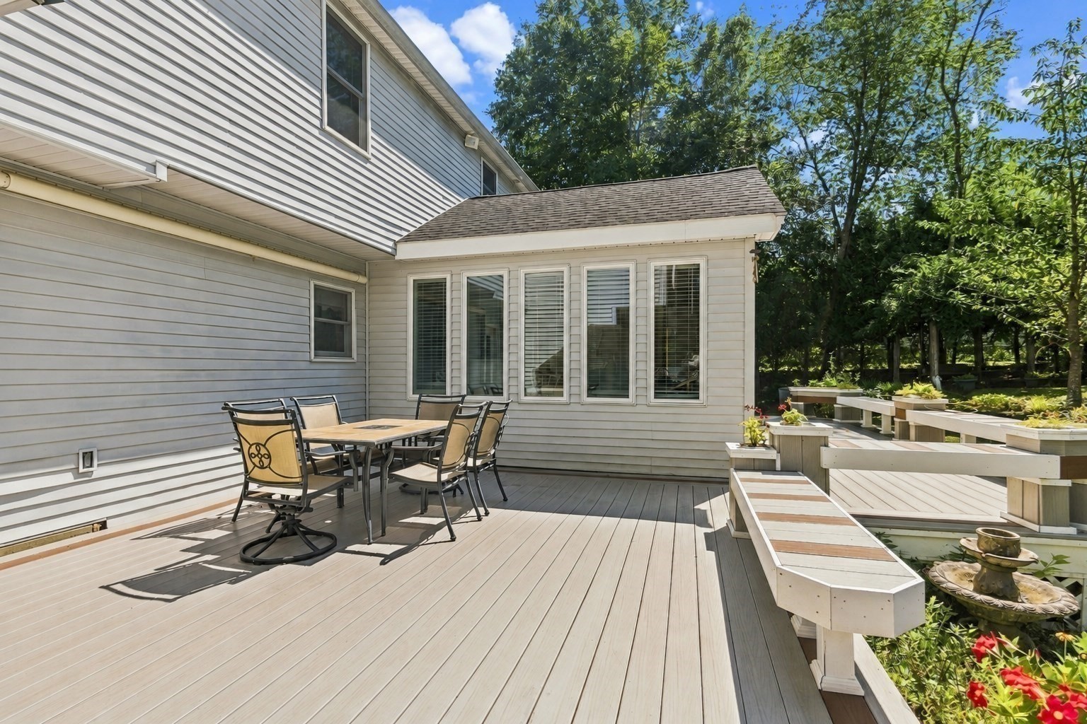 36 Pine Street Property Photo 9