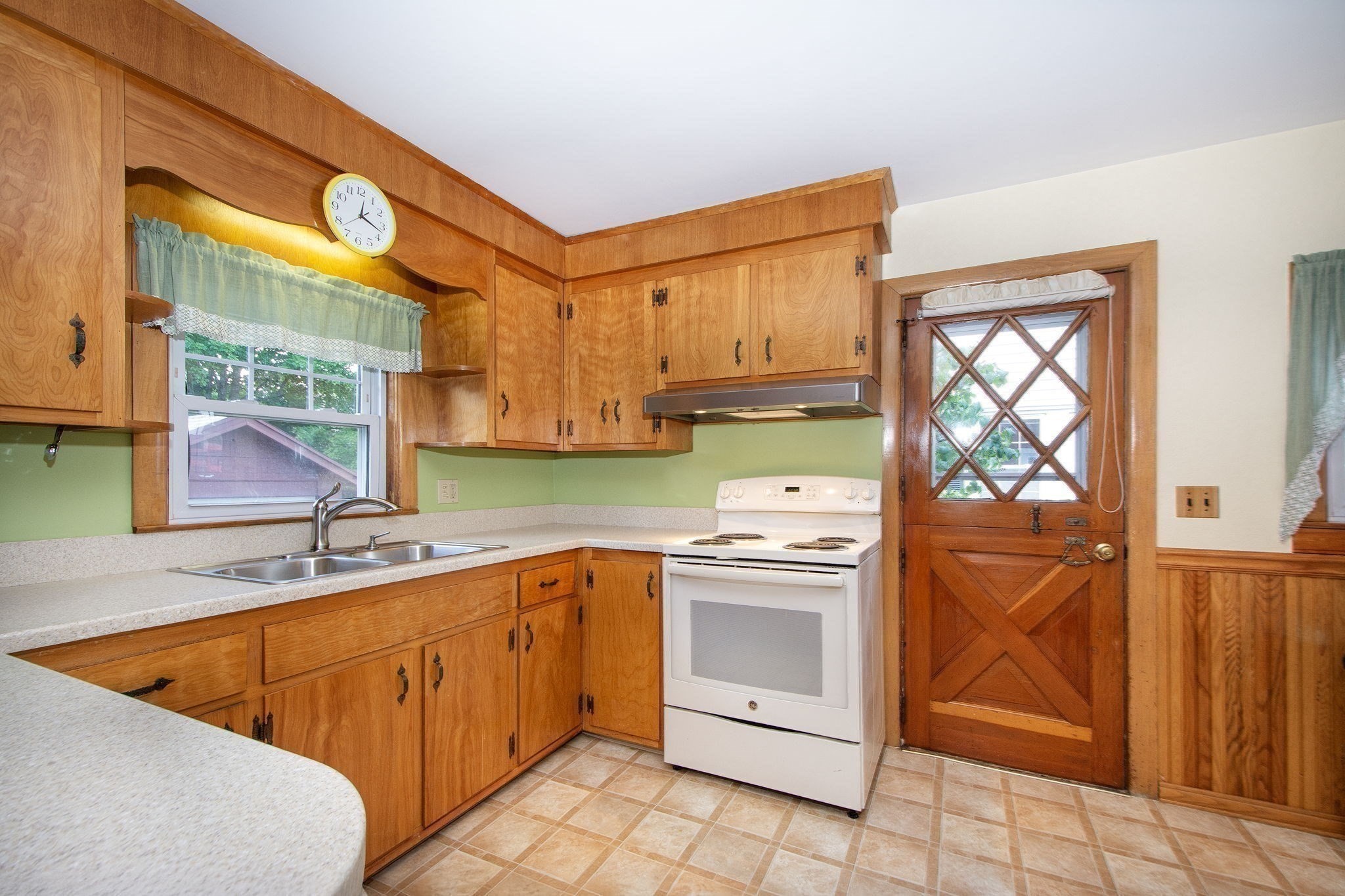 10 Elmlawn Rd Property Photo 12