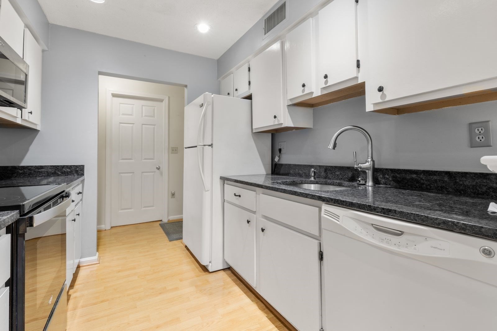 12 Beals Cove Rd # B Property Photo 2