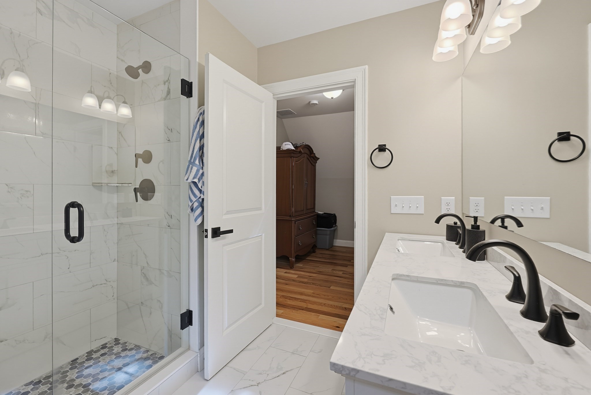 74 King Philip Rd Property Photo 26
