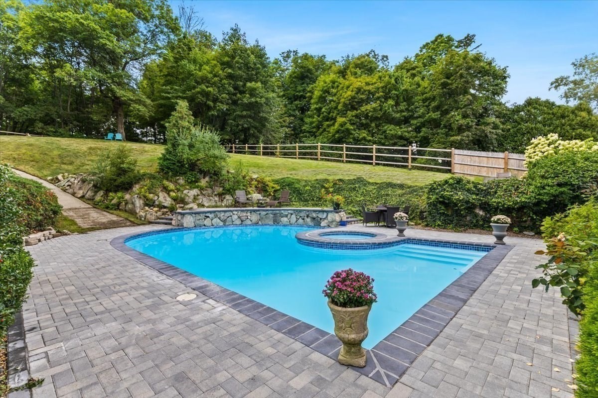 50 Pond Street Property Photo 36