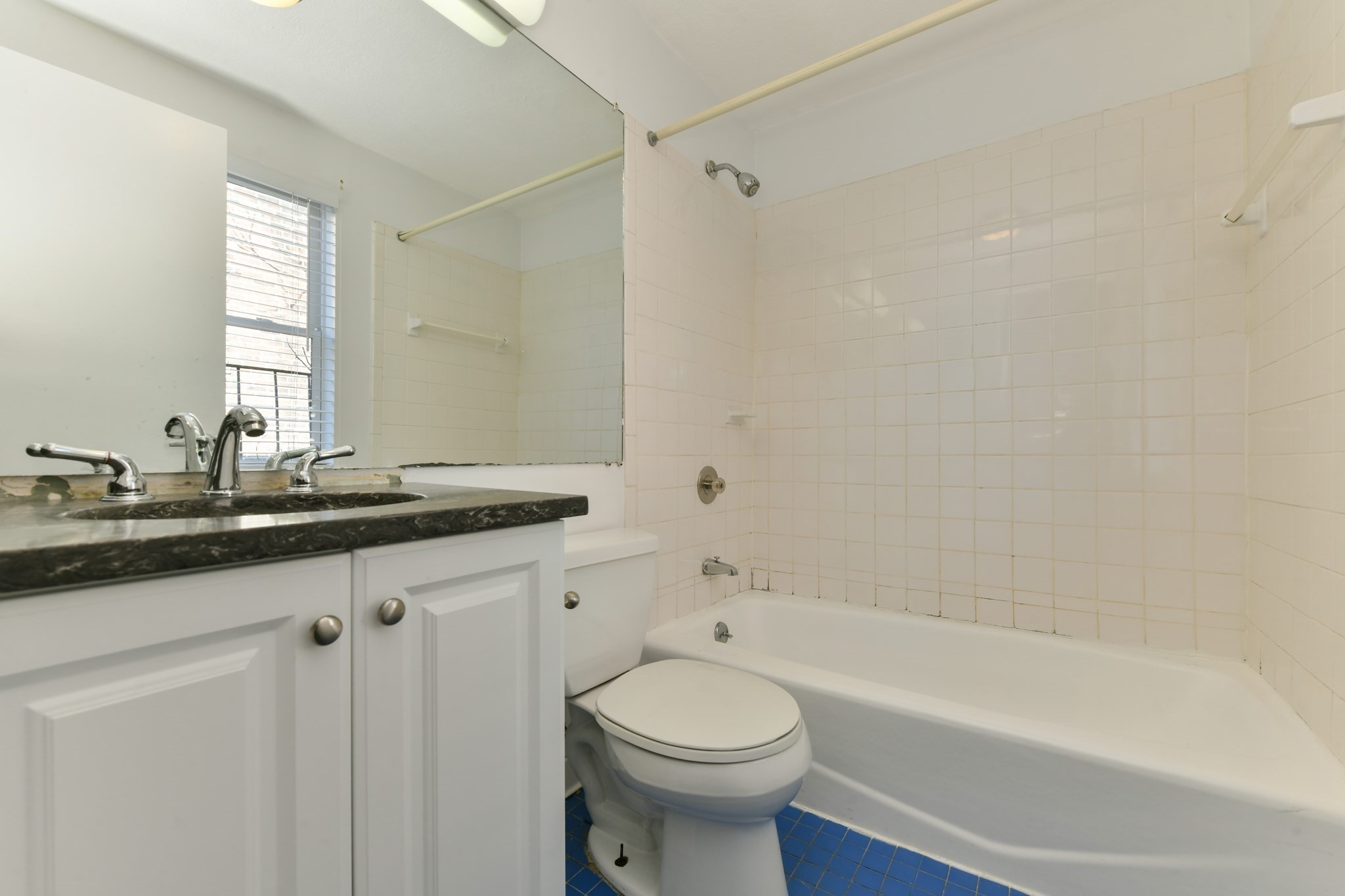 99 W. Springfield St # 4 Property Photo 8