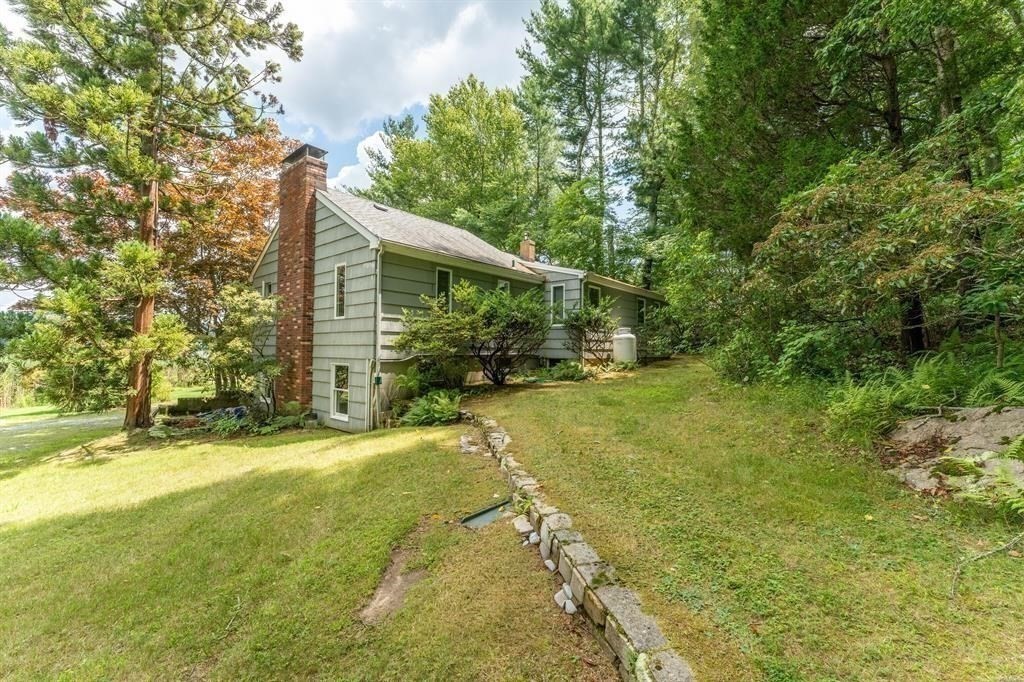 883 River Road Property Photo 6