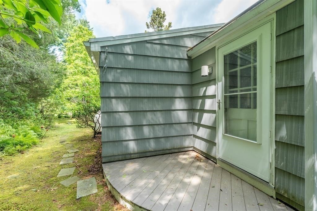 883 River Road Property Photo 7