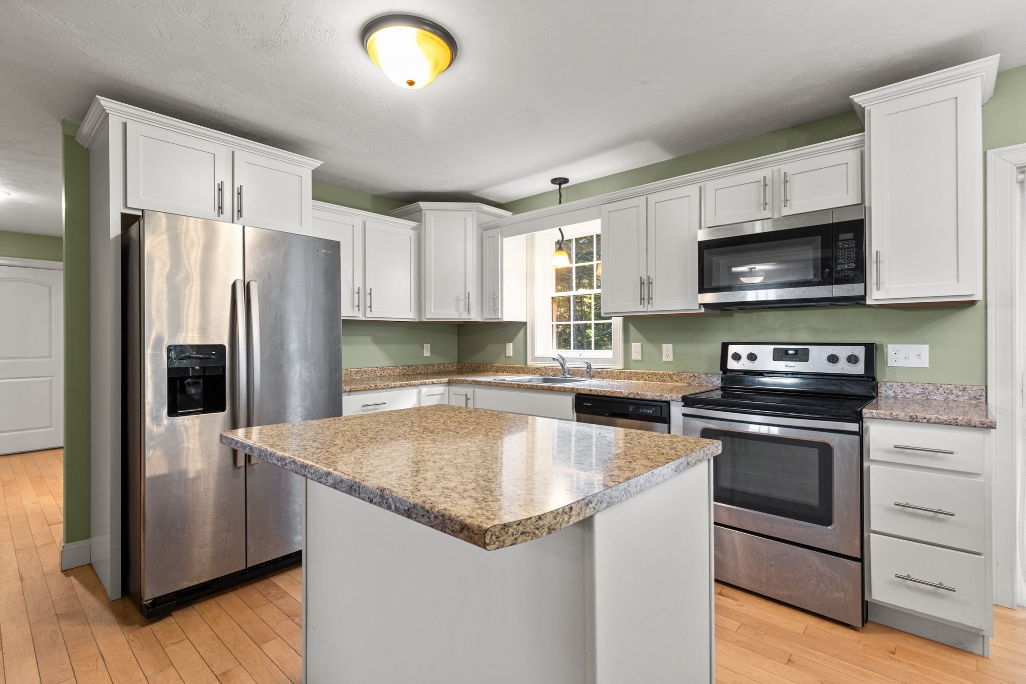9 Shamrock Ln Property Photo 2