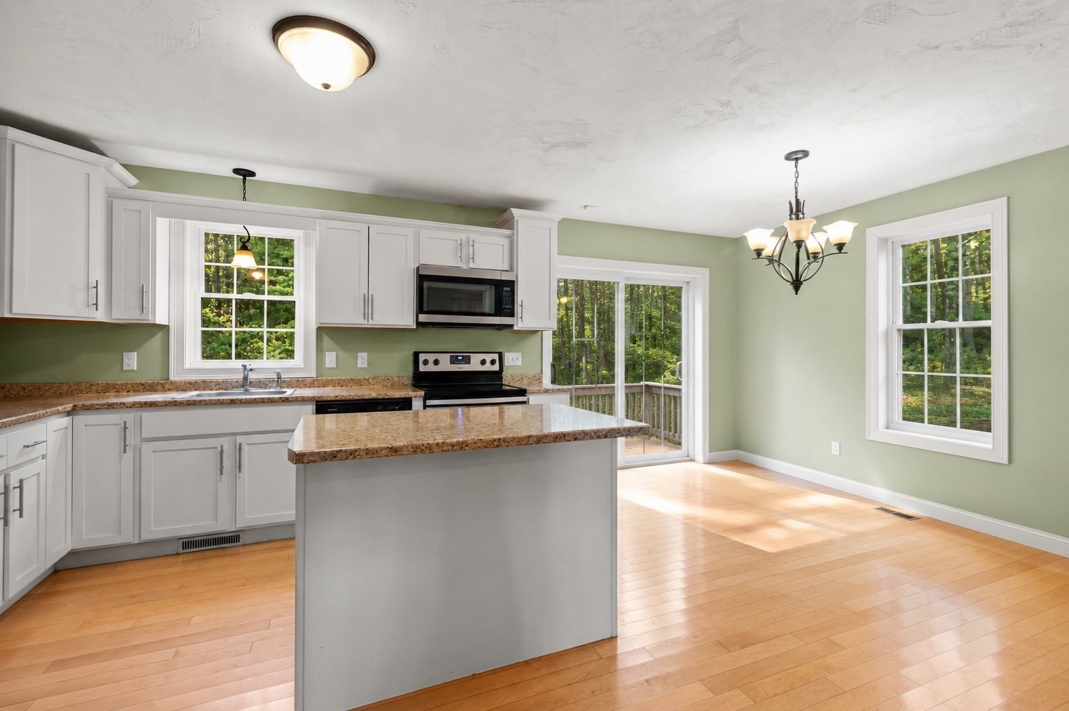 9 Shamrock Ln Property Photo 3