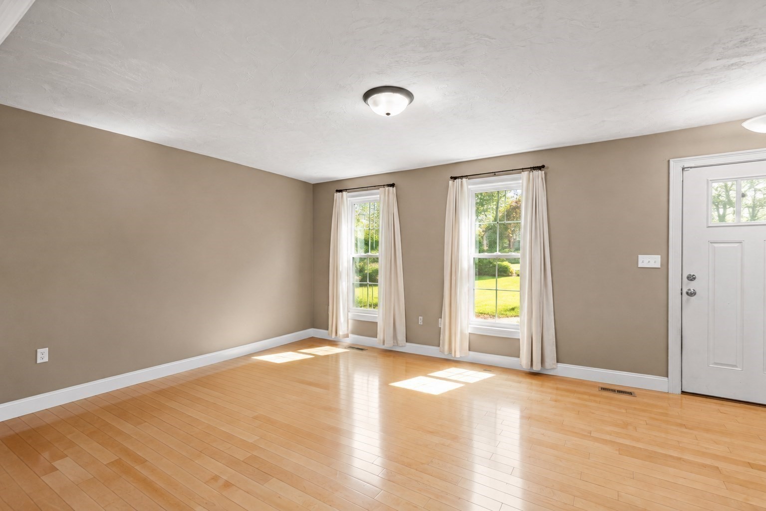 9 Shamrock Ln Property Photo 6