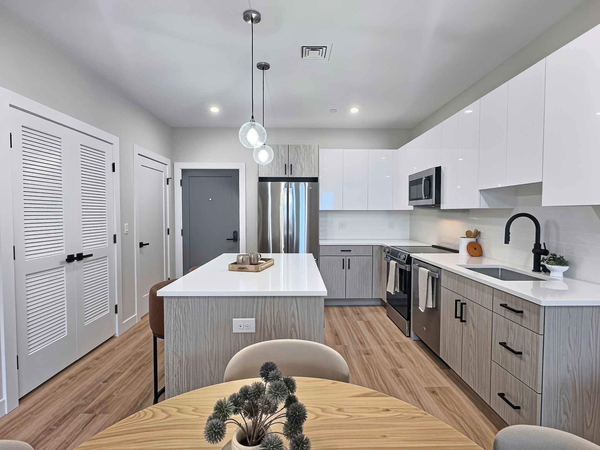 1305 Hyde Park Ave. # 209 Property Photo 1