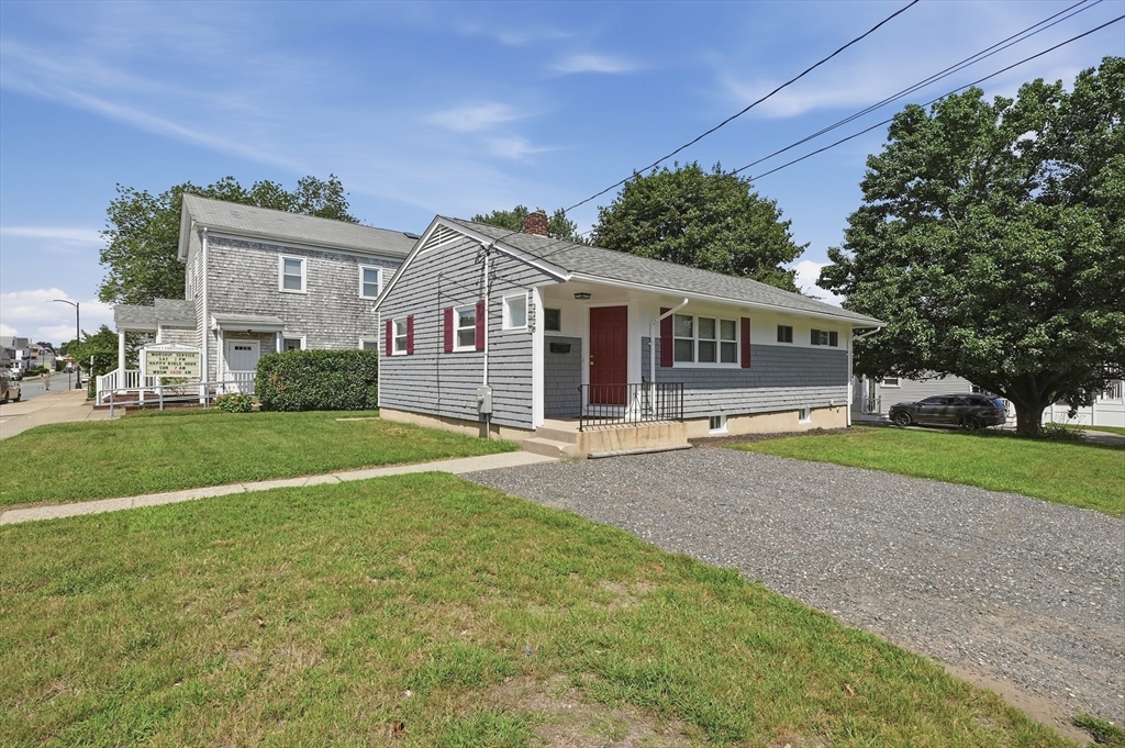 2228 Acushnet Ave Property Photo 2