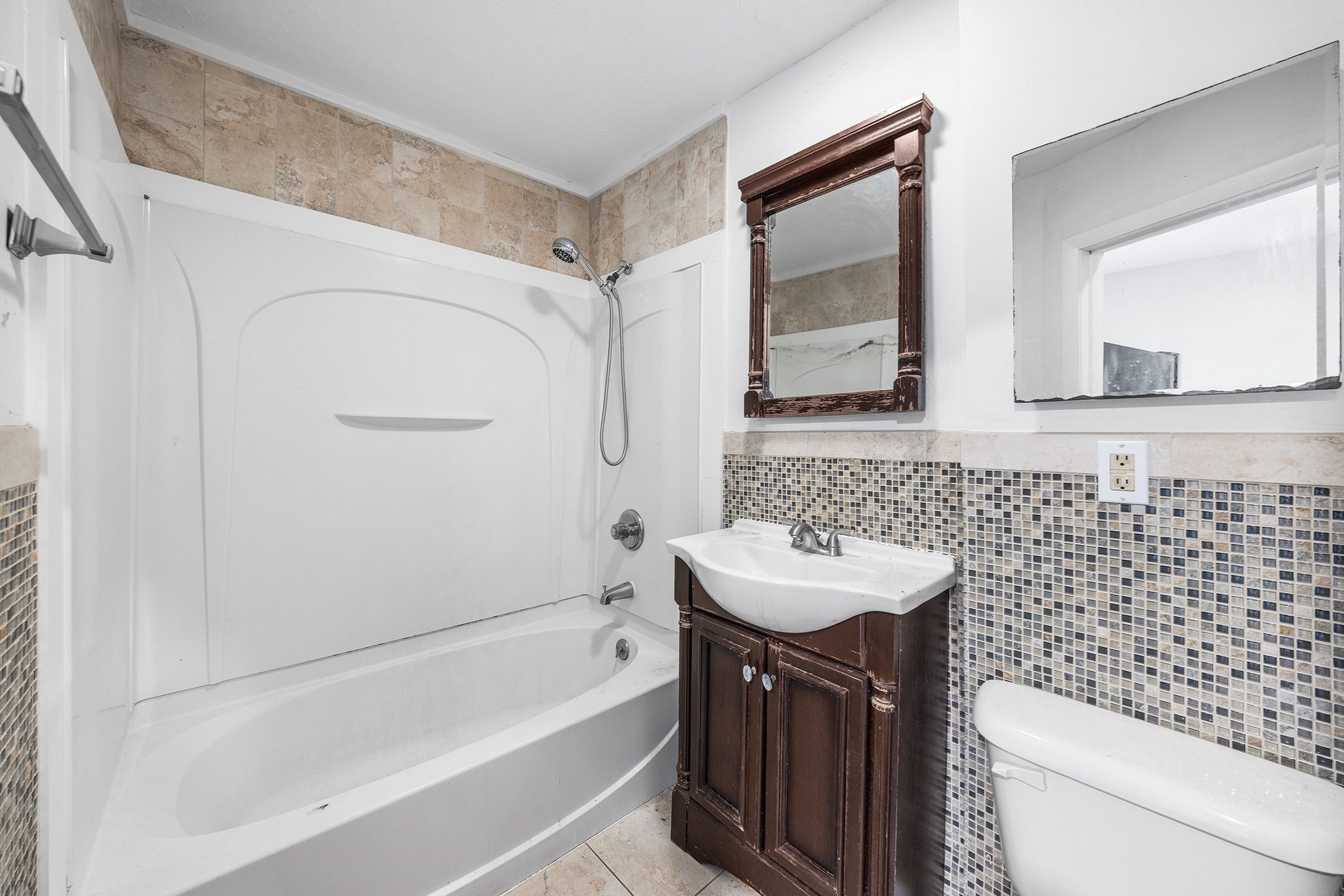 5 Freeland Ter Property Photo 7