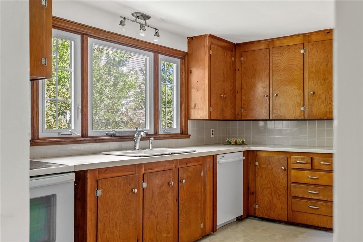 30 Irving Property Photo 14