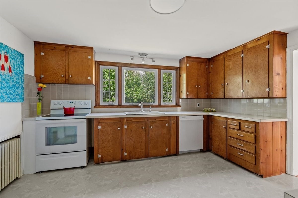 30 Irving Property Photo 15