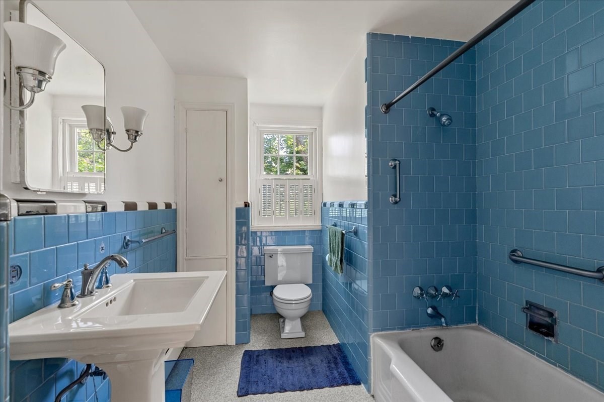 30 Irving Property Photo 28