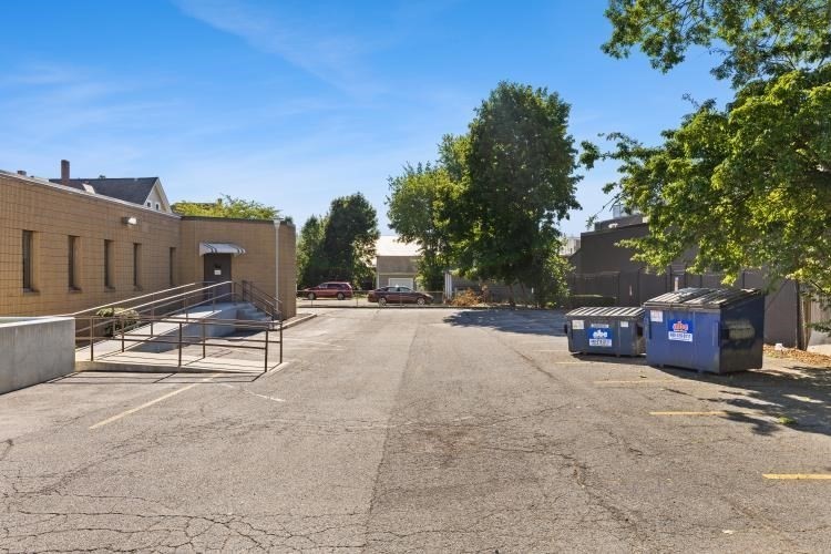 141 Park St Property Photo 4
