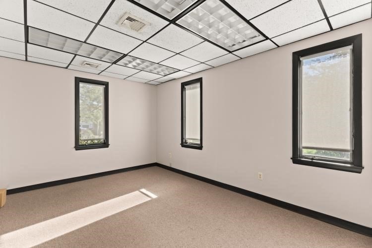 141 Park St Property Photo 17