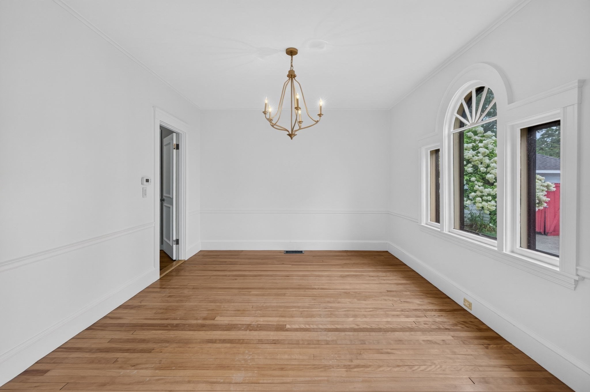 33 Lexington Ave Property Photo 8