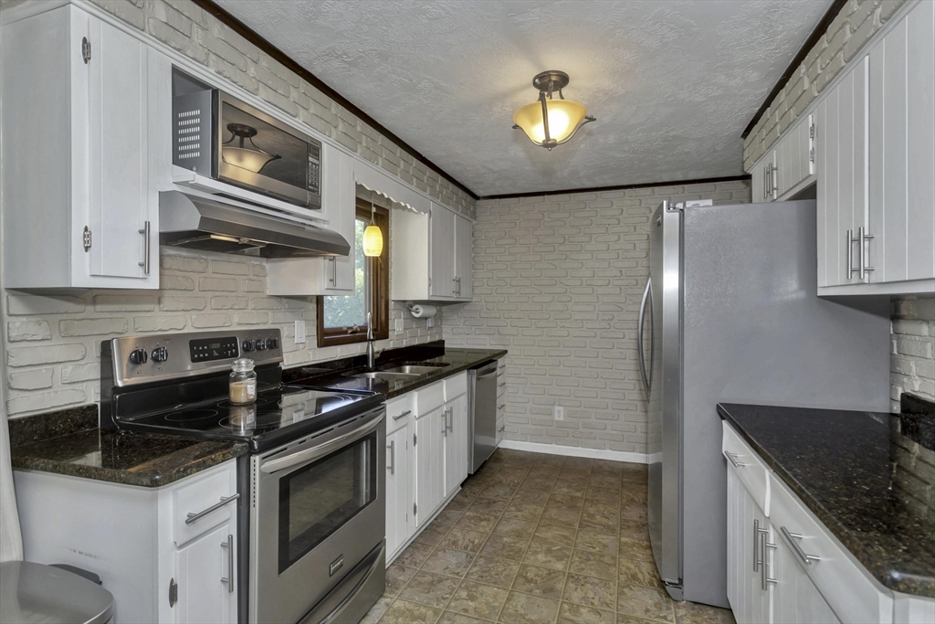 23 Beyer Dr Property Photo 3