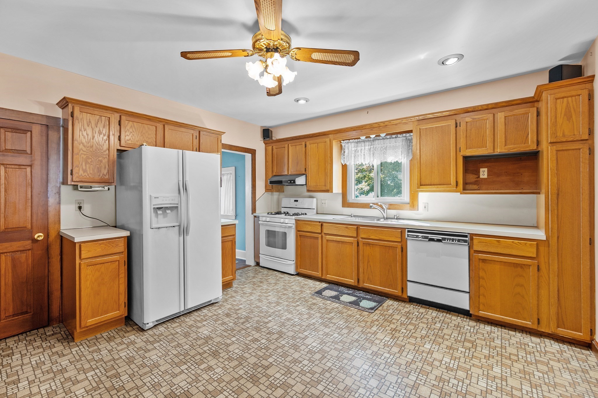 64 Locust St Property Photo 3