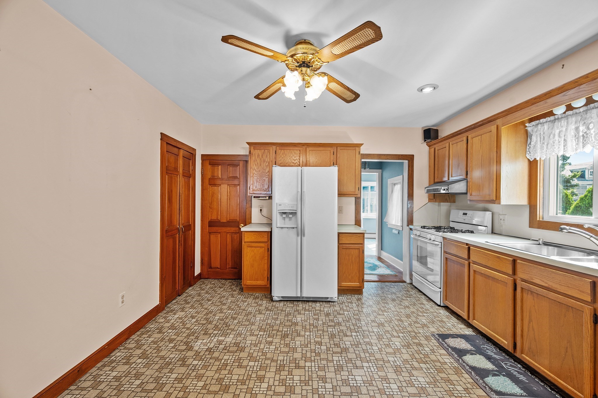 64 Locust St Property Photo 4