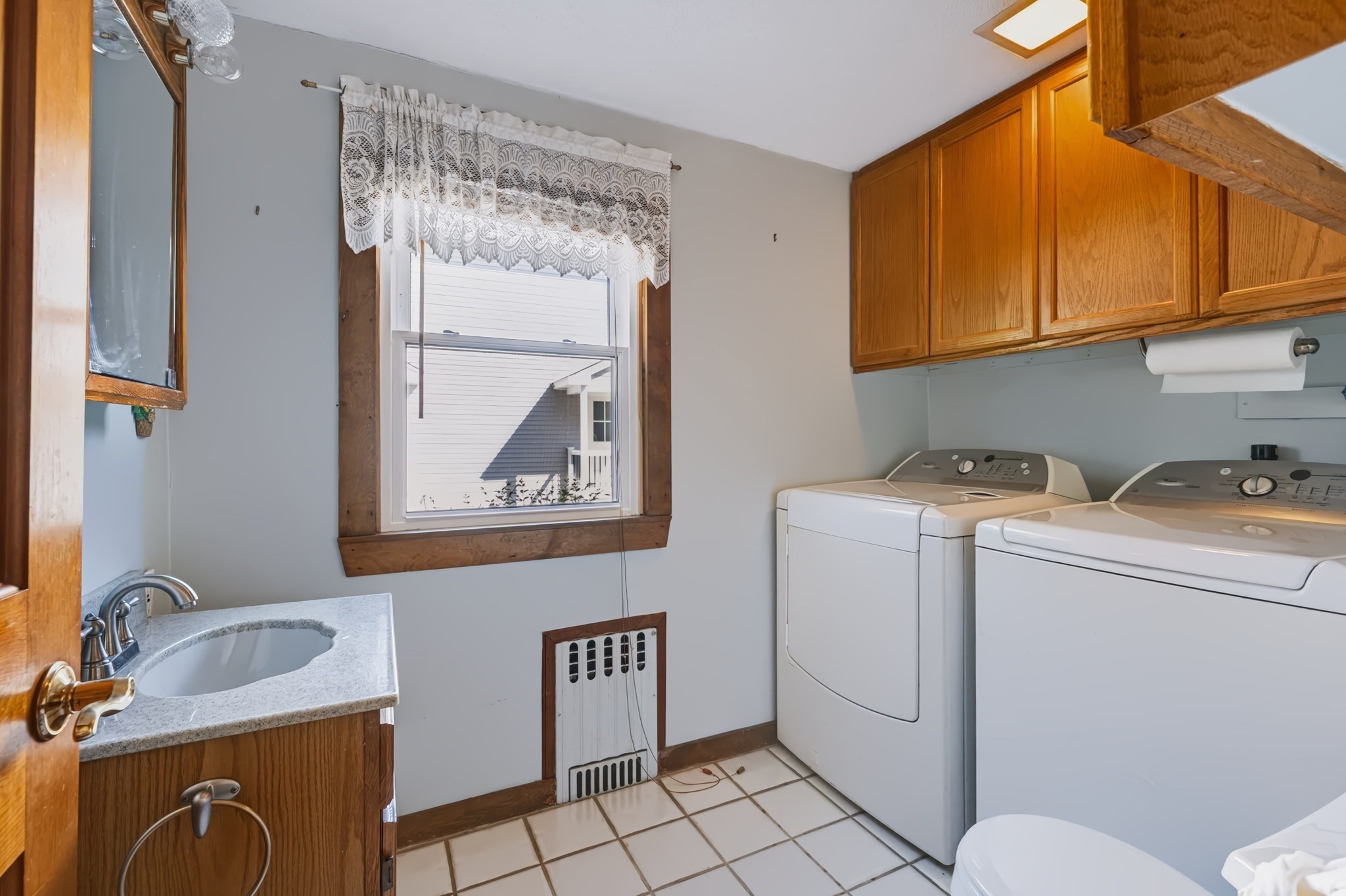 64 Locust St Property Photo 9