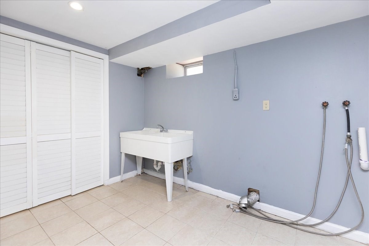 98 Pleasant View St Property Photo 32