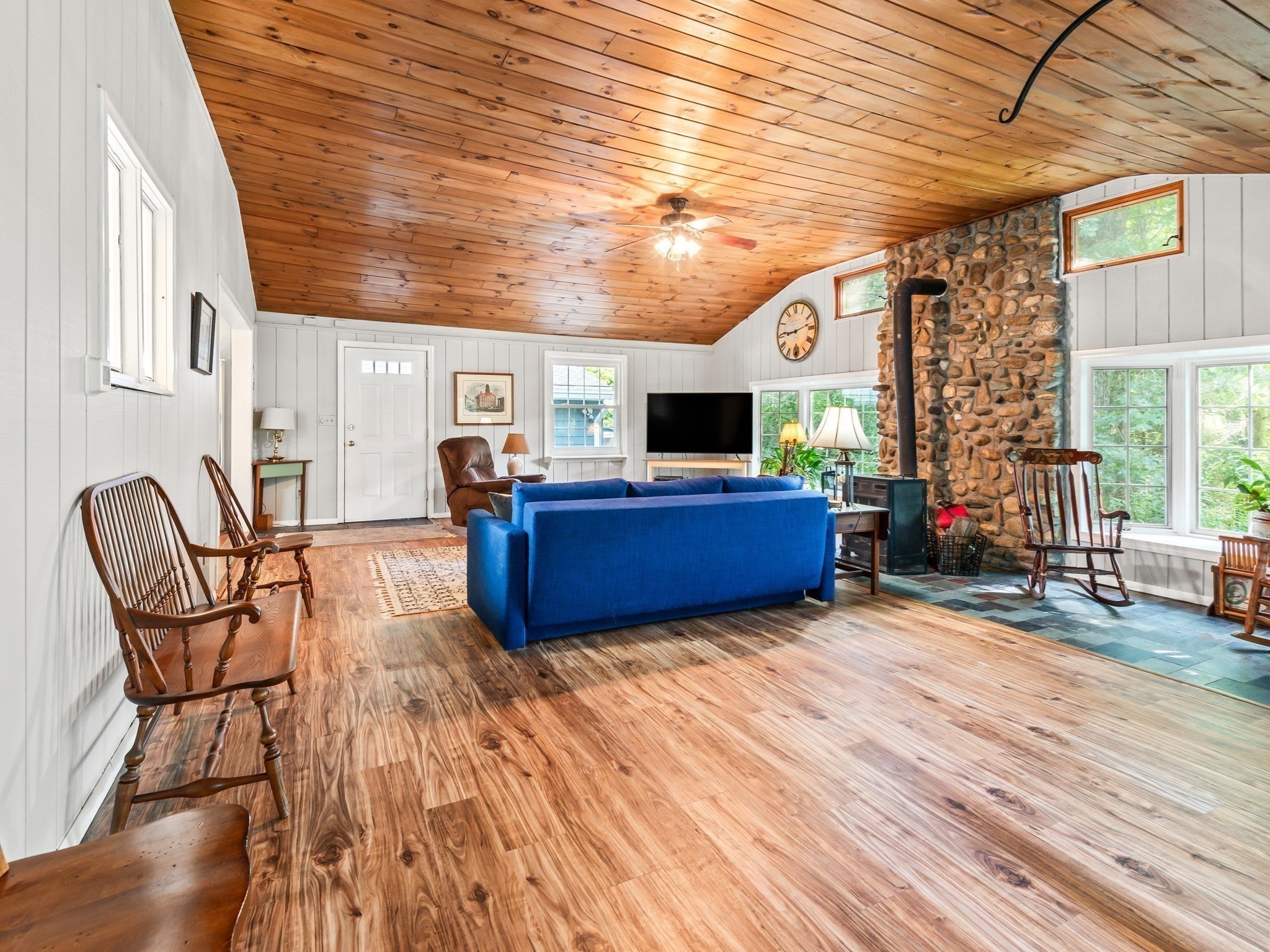 360 Wood St Property Photo 6
