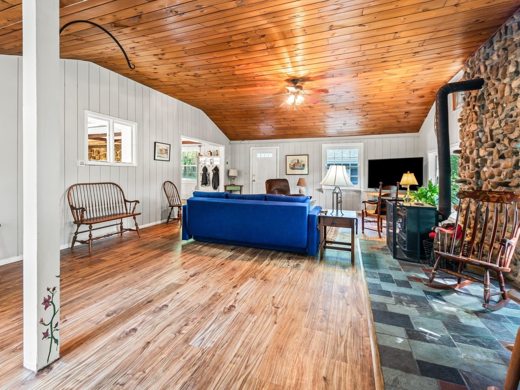 360 Wood St Property Photo 8