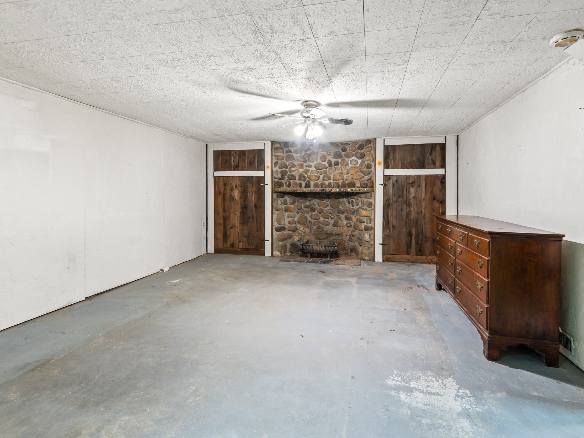 360 Wood St Property Photo 30