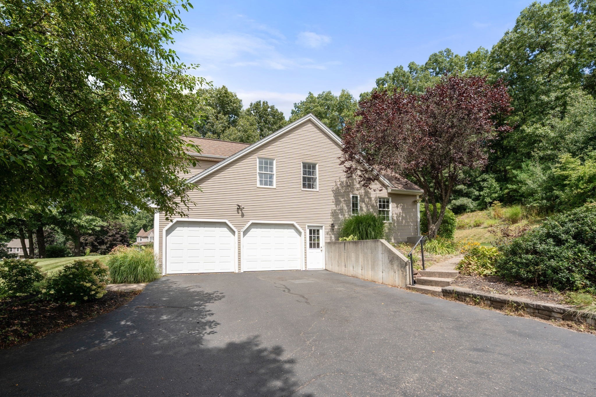 75 Hillcrest Circle Property Photo 3