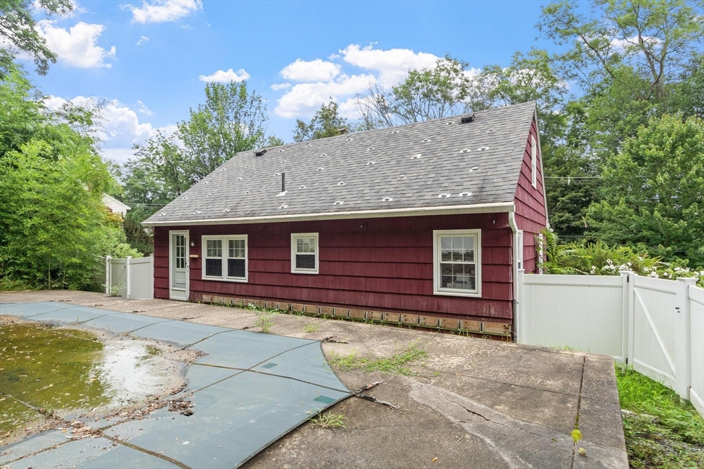 225 Golden Hill Ave Property Photo 4