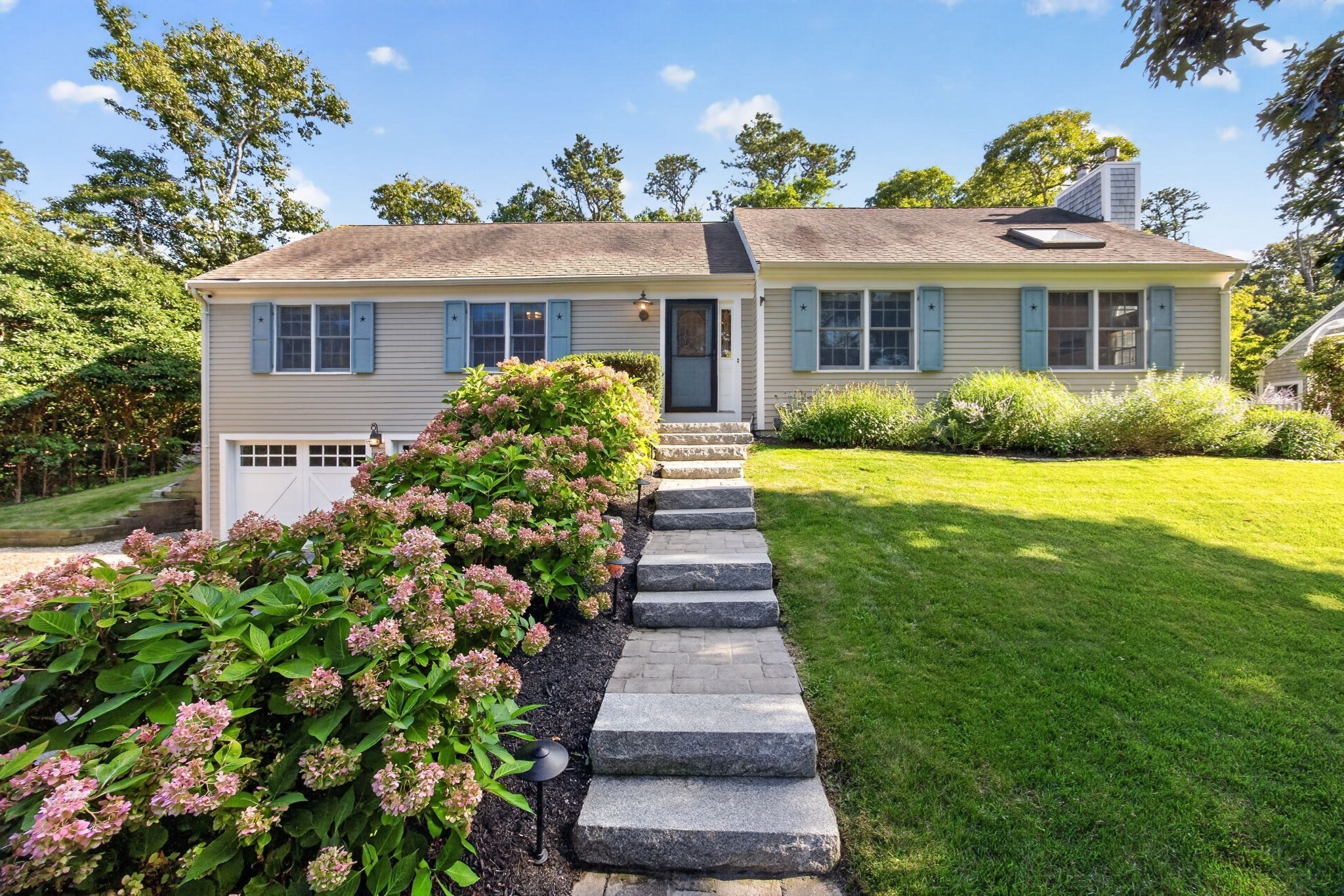 23 Taylors Pond Rd Property Photo 1