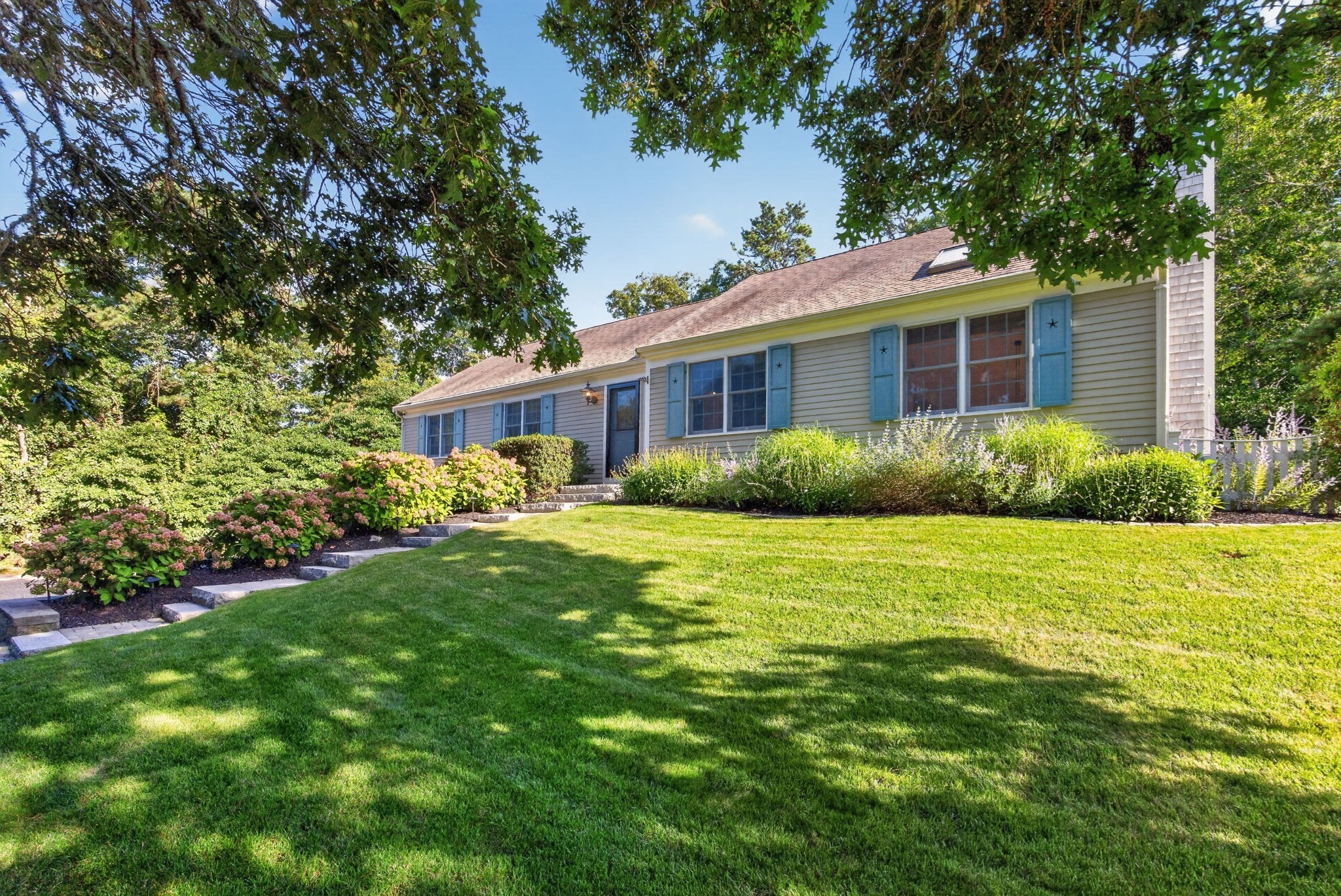 23 Taylors Pond Rd Property Photo 3