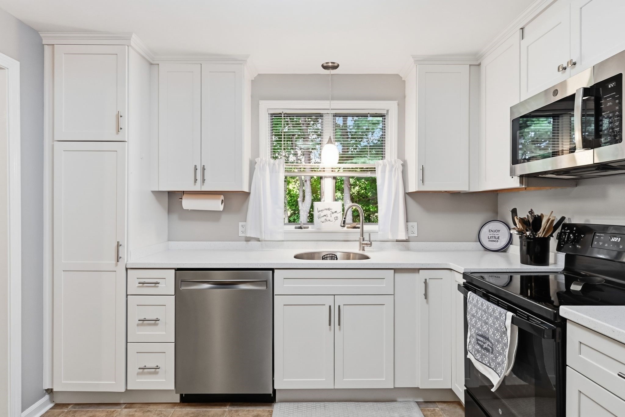18 Mansion Woods Dr # D Property Photo 10