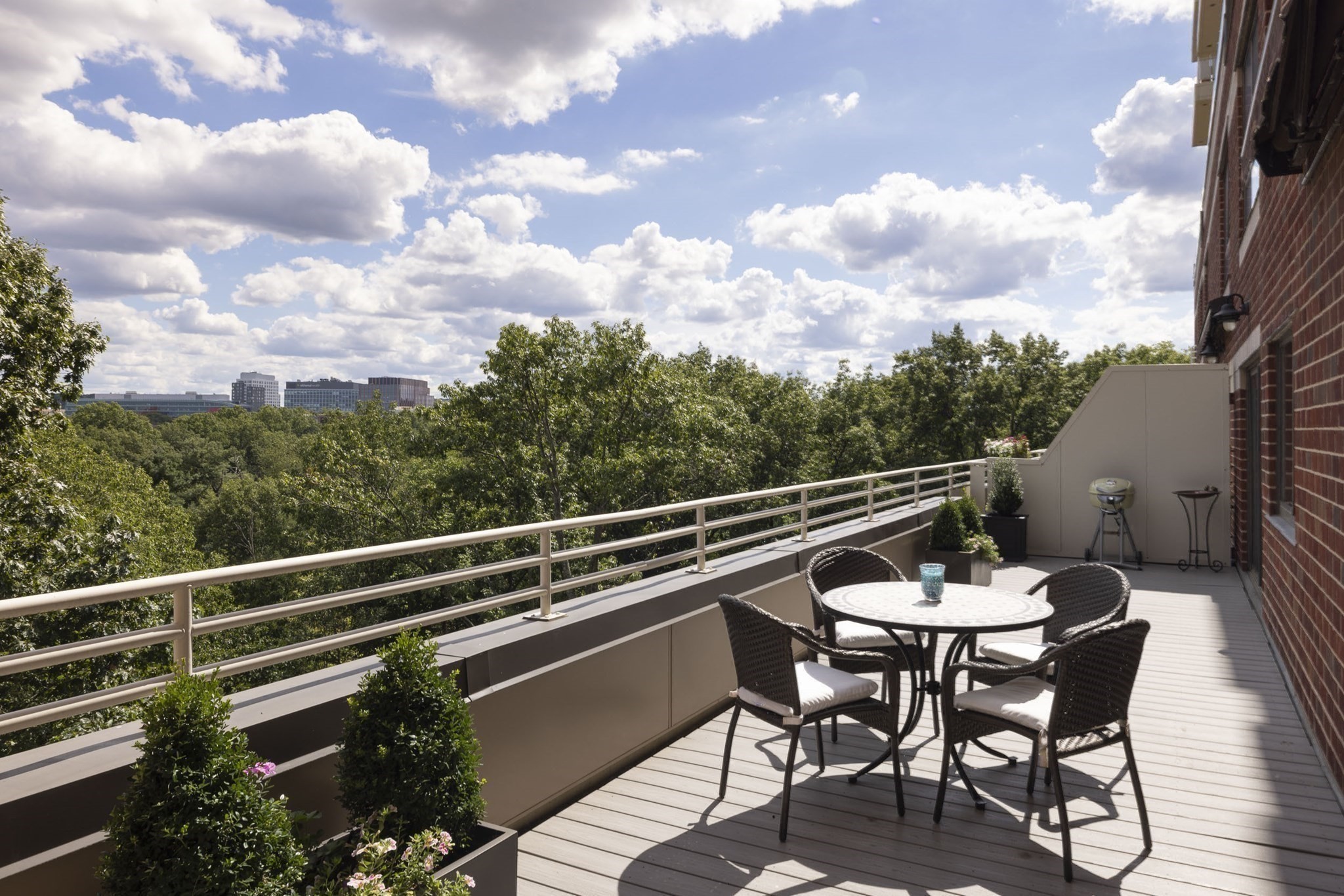 199 Coolidge Avenue # 307 Property Photo 8