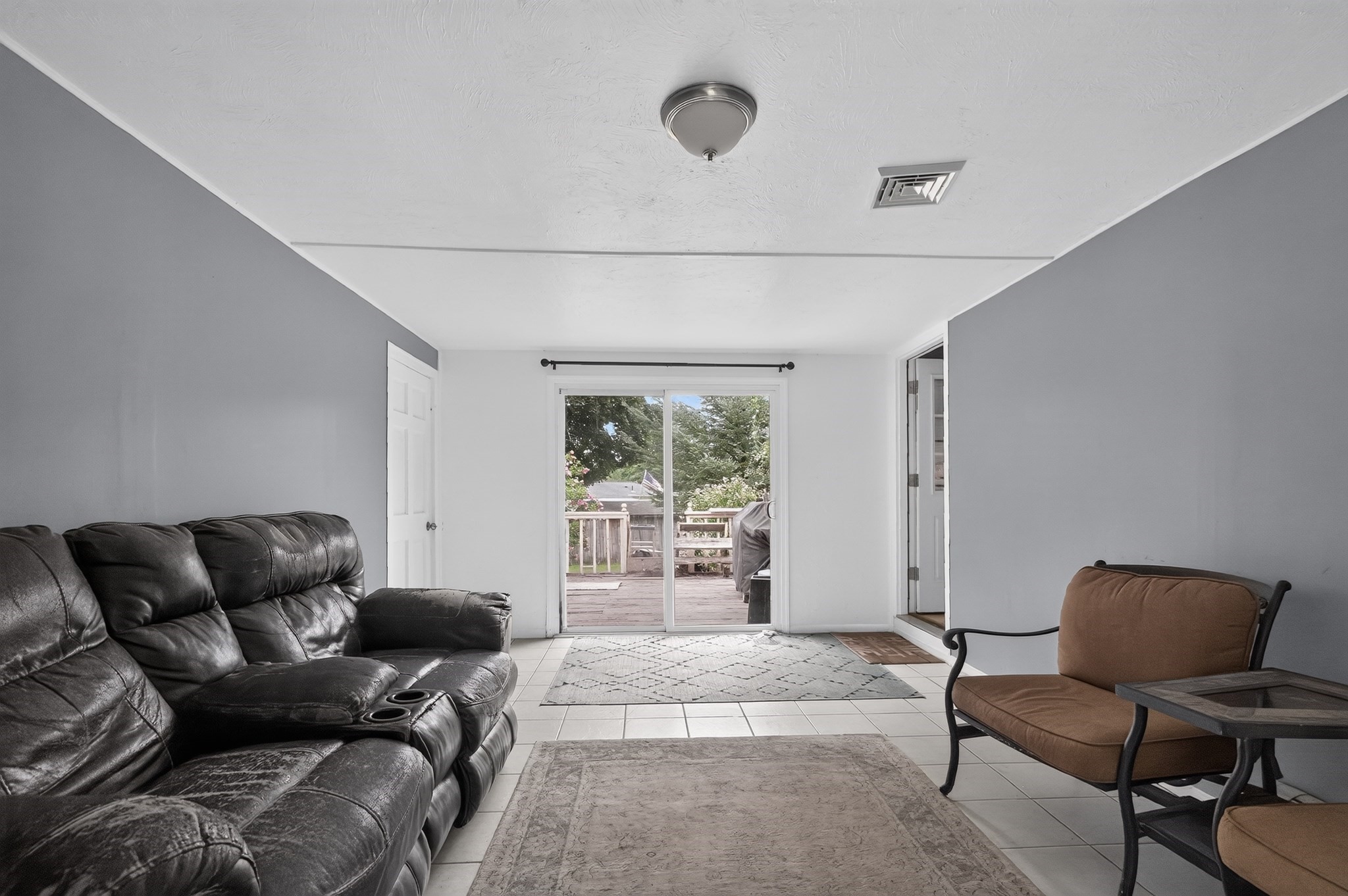 38 Dighton Ave Property Photo 4
