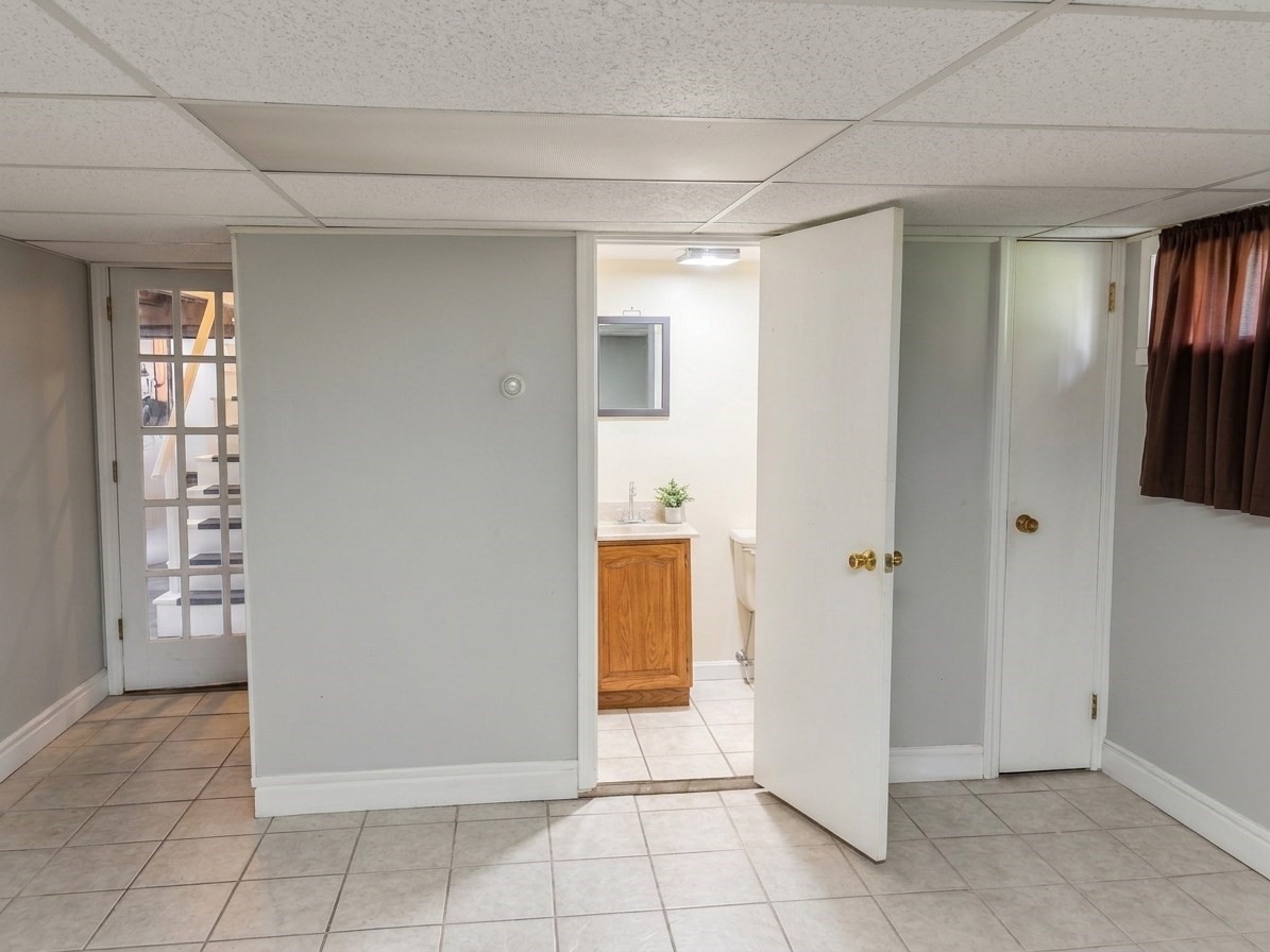 38 Dighton Ave Property Photo 16
