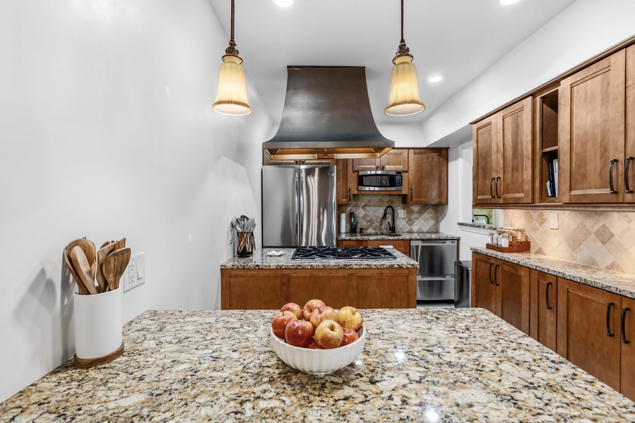 30 Halifax Ct # G Property Photo 4