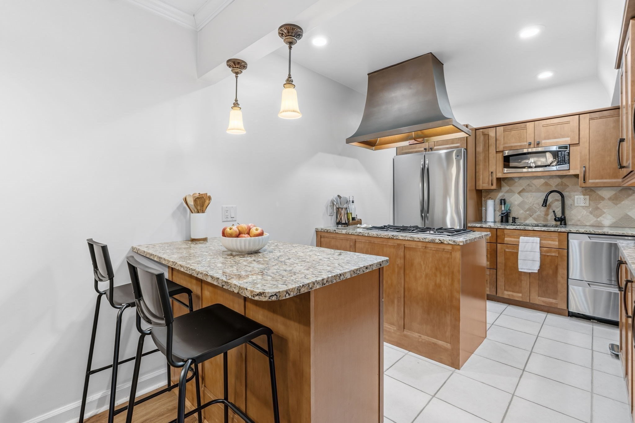30 Halifax Ct # G Property Photo 5