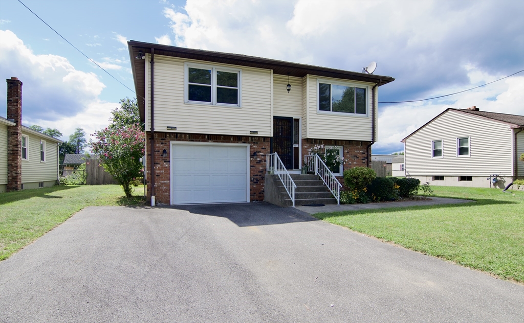 124 Mazarin Property Photo 1