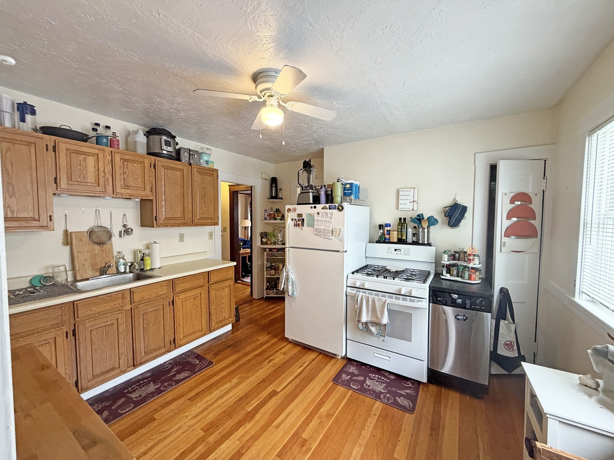 250-252 Robbins St # B Property Photo 6