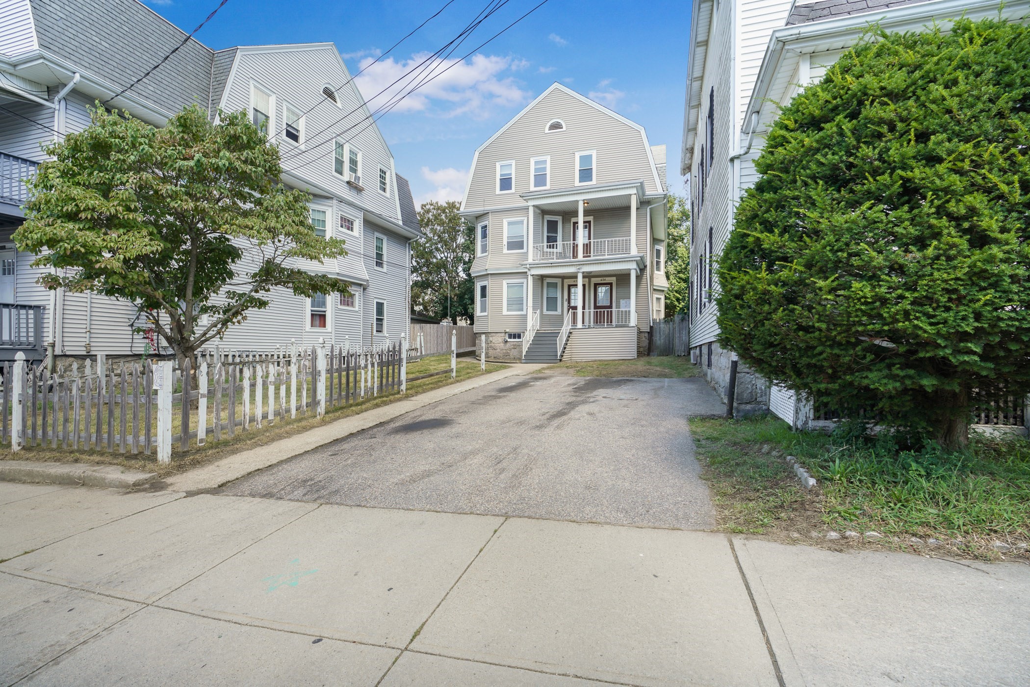692 Walnut St Property Photo 1