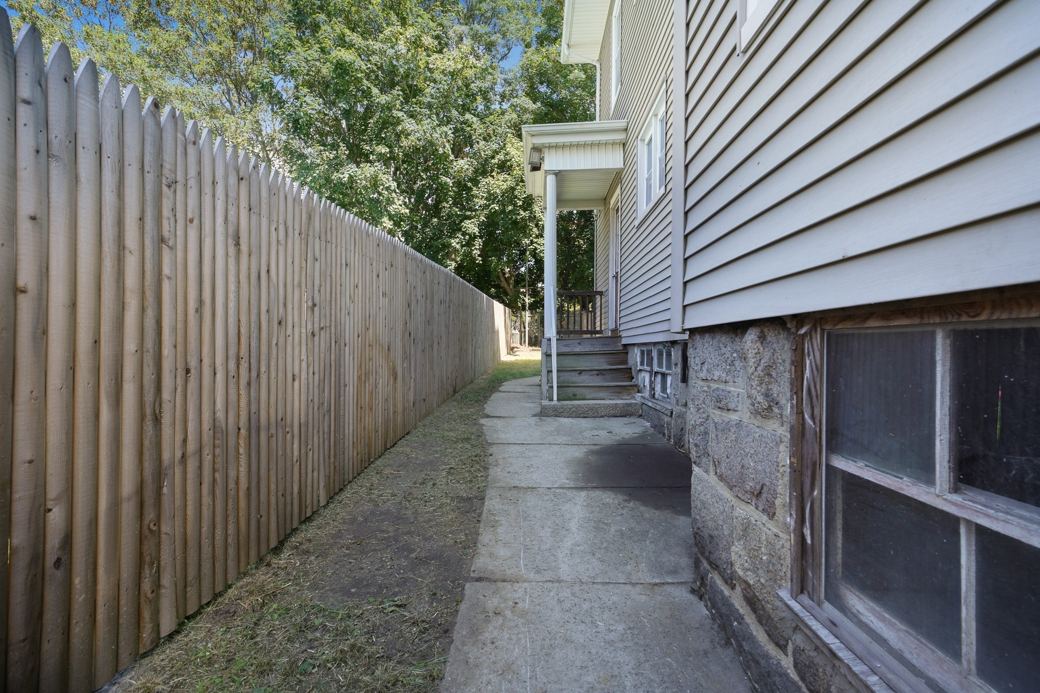 692 Walnut St Property Photo 4